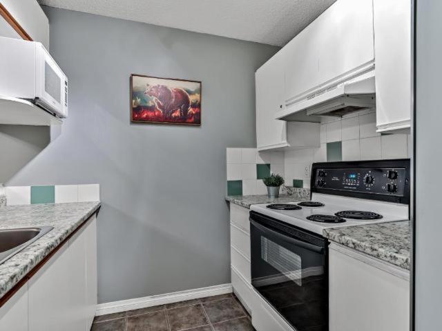 New! Cozy Rocky Mountain Chalet Managed By Little Sister Getaways Canmore Kültér fotó