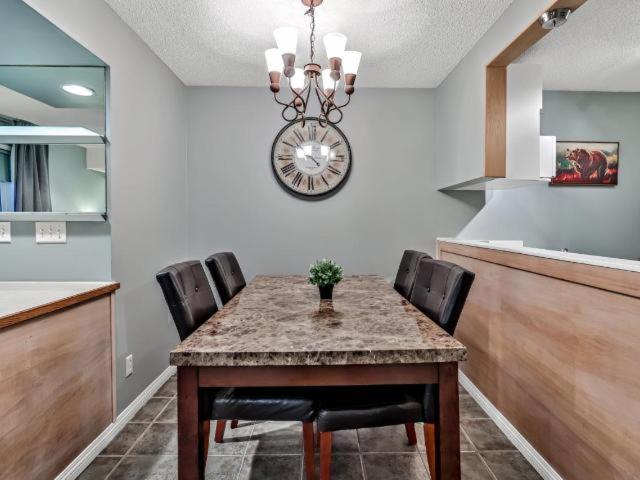New! Cozy Rocky Mountain Chalet Managed By Little Sister Getaways Canmore Kültér fotó